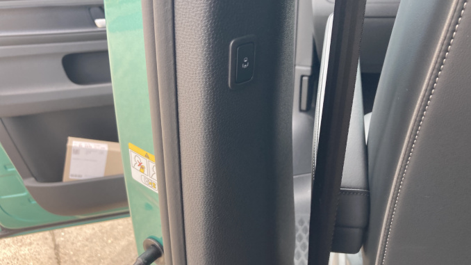 Volkswagen ID. Buzz 210kW Style Pro 86kWh 5dr LWB Auto [7St/Design+] Electric Estate - Image 31